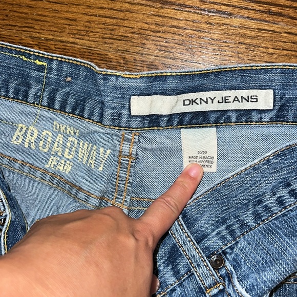 Men’s DKNY Broadway Jeans - Picture 2 of 2